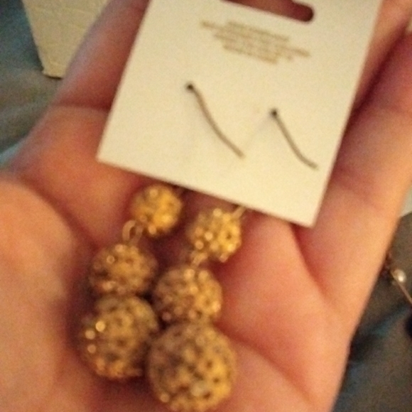 Earings - Picture 2 of 3